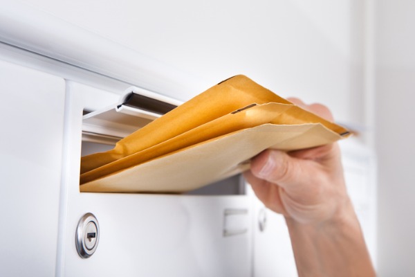 3 Best Mailing Envelopes for Documents (with Sizes & Prices)