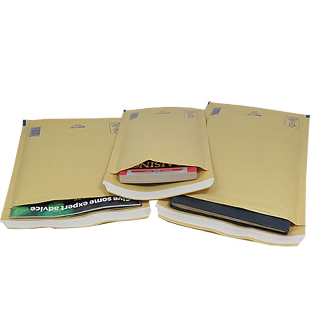 100 Arofol AR1 gold padded bubble envelopes, 100x165mm, for small protective shipments.